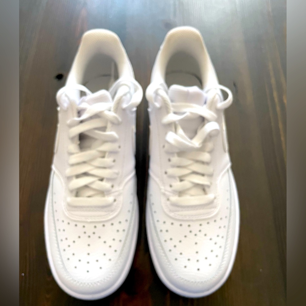 NEW Never worn Nike Women’s Court Sneakers
